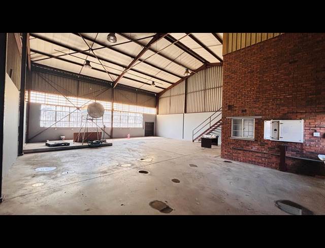 225M² WAREHOUSE TO LET IN ROBERTVILLE