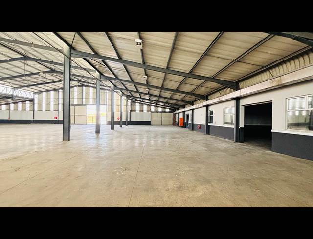 2,100M² WAREHOUSE TO LET IN DUNCANVILLE
