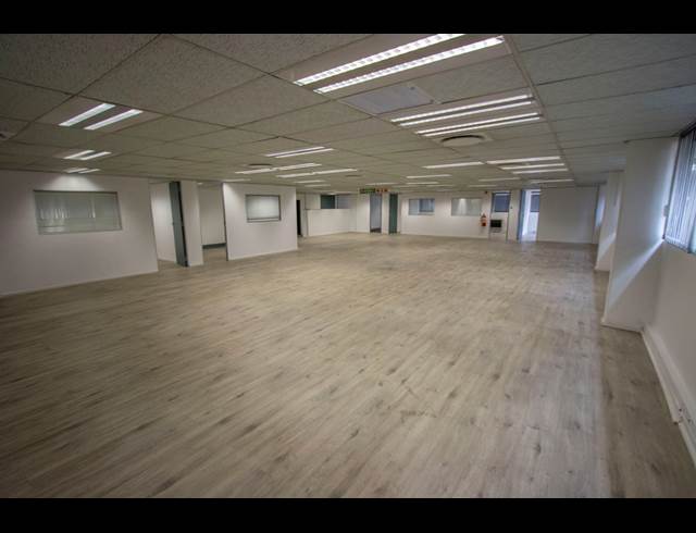 1,578M² OFFICE TO LET IN HALFWAY HOUSE