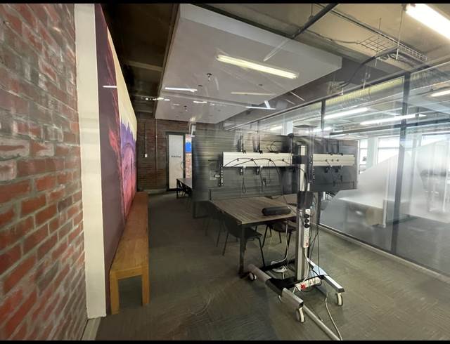 1,560M² OFFICE TO LET IN DE WATERKANT