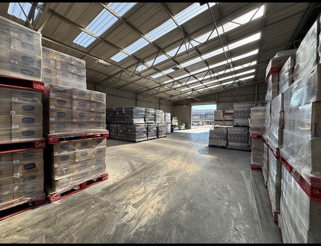 1,300M² WAREHOUSE TO LET IN INDUSTRIA WEST