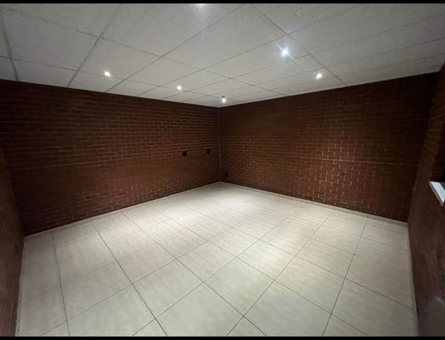 25M² OFFICE TO LET IN ORMONDE