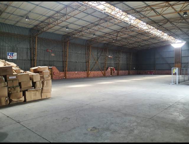 1,369M² WAREHOUSE TO LET IN NEW GERMANY