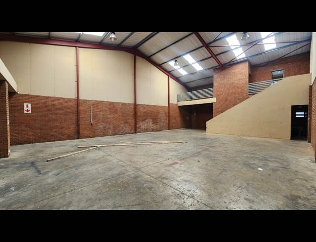 300M² WAREHOUSE TO LET IN SUNDERLAND RIDGE