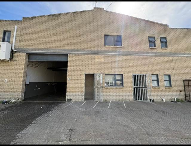 180M² WAREHOUSE TO LET IN HELDERBERG ESTATE