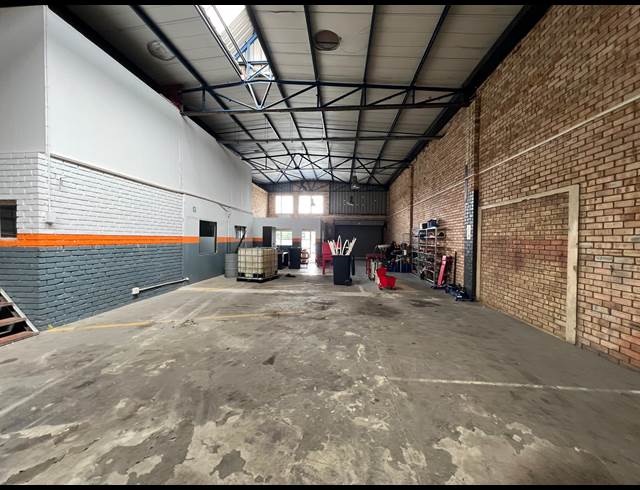 320M² WAREHOUSE TO LET IN LASER PARK
