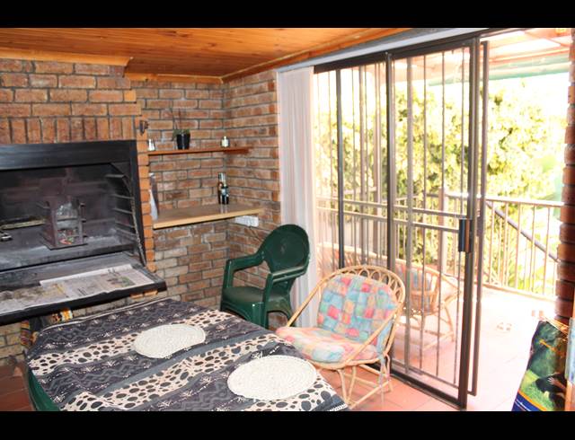 2 bed property to rent in VAN RIEBEECK PARK