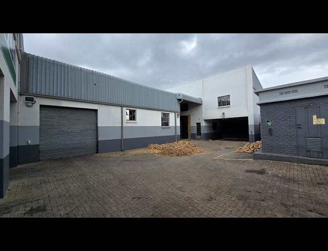 800M² WAREHOUSE TO LET IN EASTLEIGH