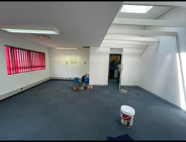 68M² OFFICE TO LET IN ESSENWOOD