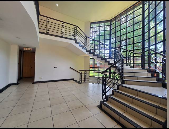 363M² OFFICE TO LET IN LYME PARK
