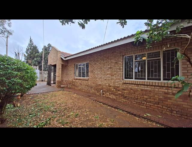 3 BEDROOM TOWNHOUSE TO LET IN IRENE PARK