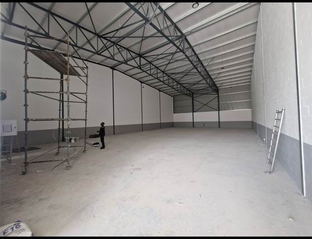 565M² WAREHOUSE TO LET IN STIKLAND INDUSTRIAL
