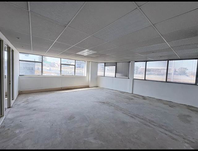 5,600M² OFFICE TO LET IN VORNA VALLEY