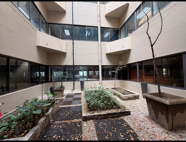 890M² OFFICE TO LET IN DE WATERKANT