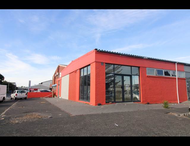 172M² BUILDING TO LET IN PAARDEN EILAND