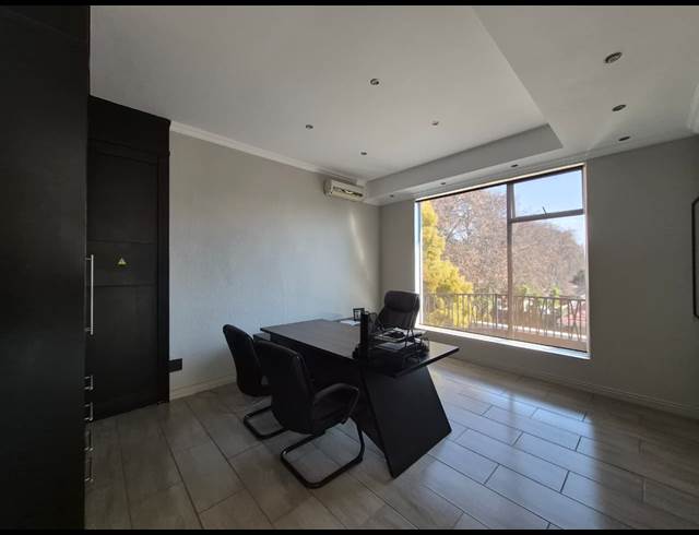 550M² OFFICE TO LET IN ROSEBANK