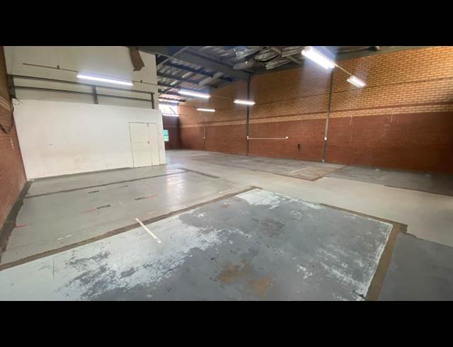 340M² WAREHOUSE TO LET IN HENNOPSPARK INDUSTRIAL
