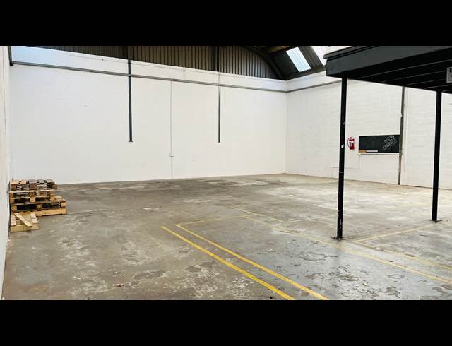 391M² WAREHOUSE TO LET IN PAARDEN EILAND