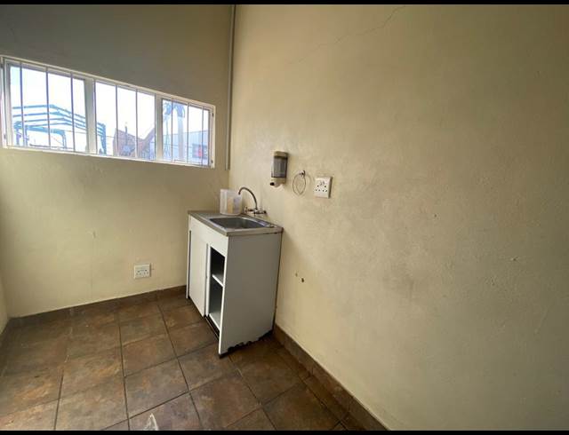 472M² WAREHOUSE TO LET IN NEWLANDS