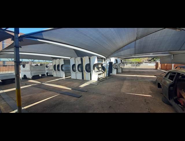 560M² SHOWROOM TO LET IN MAYVILLE