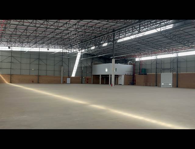 3,107M² WAREHOUSE TO LET IN AIRPORT PARK
