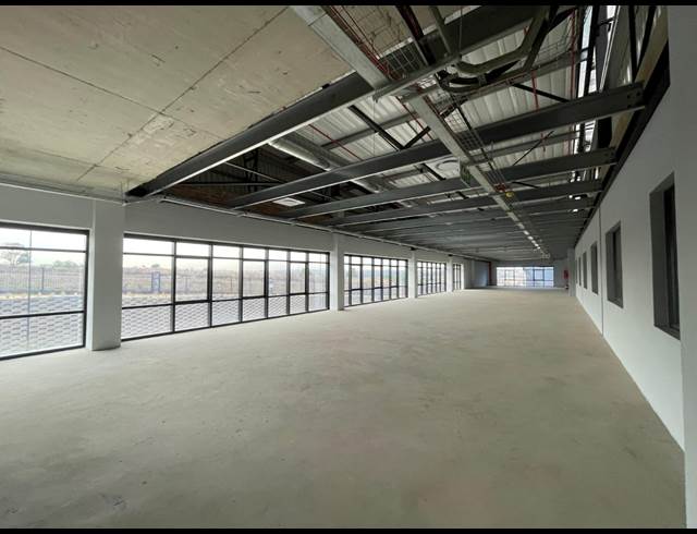 4,883M² WAREHOUSE TO LET IN WATERFALL