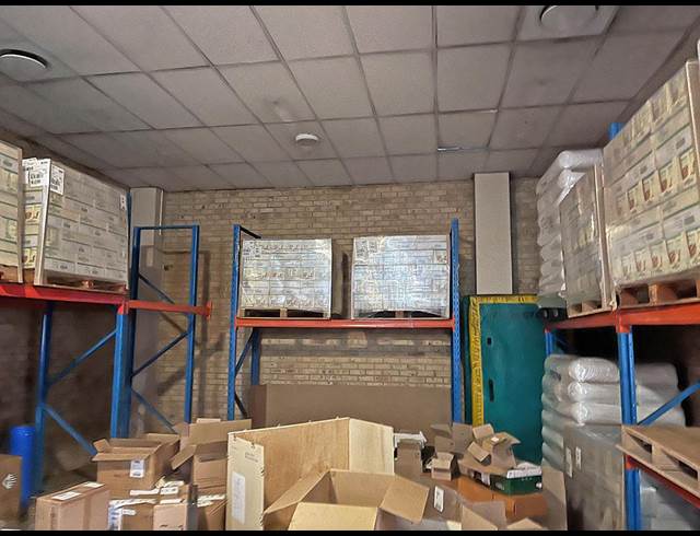 2,300M² WAREHOUSE TO LET IN MEADOWDALE