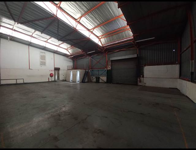 250M² WAREHOUSE TO LET IN CITY & SUBURBAN