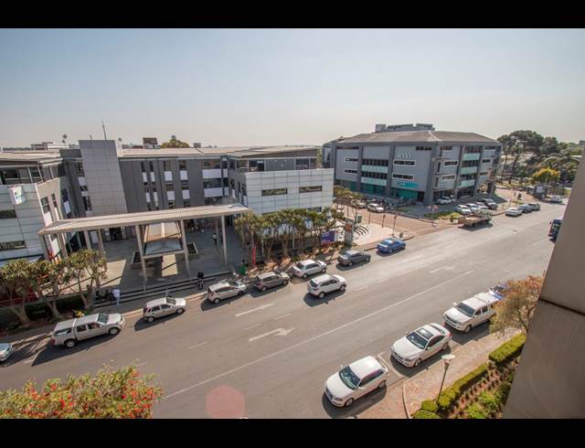 1,191M² OFFICE TO LET IN PARKTOWN