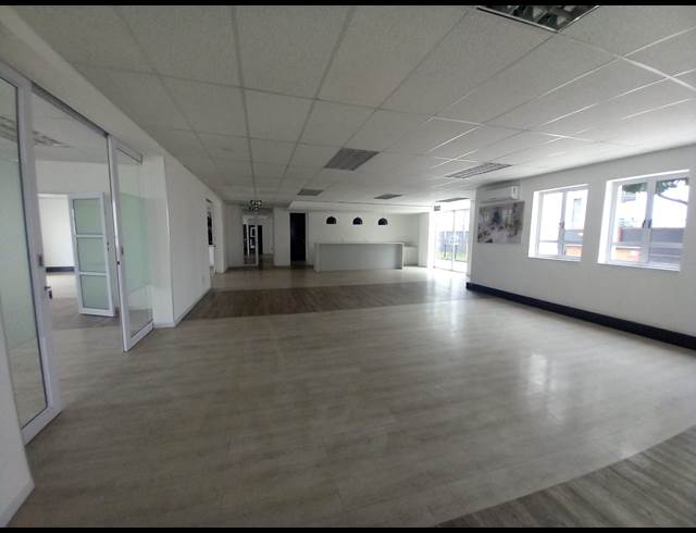 1,224M² OFFICE TO LET IN BRYANSTON