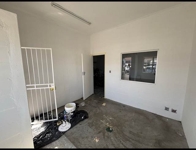 100M² WAREHOUSE TO LET IN MILNERTON CENTRAL