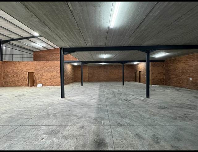 1,162M² WAREHOUSE TO LET IN ORMONDE