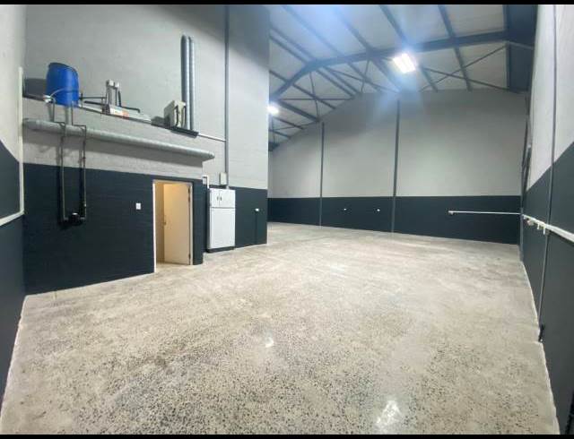 302M² WAREHOUSE TO LET IN STIKLAND INDUSTRIAL