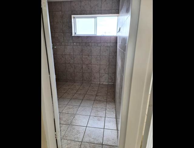 2 bed property to rent in ESSENWOOD