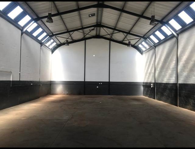 375M² WAREHOUSE RENTED IN STIKLAND INDUSTRIAL