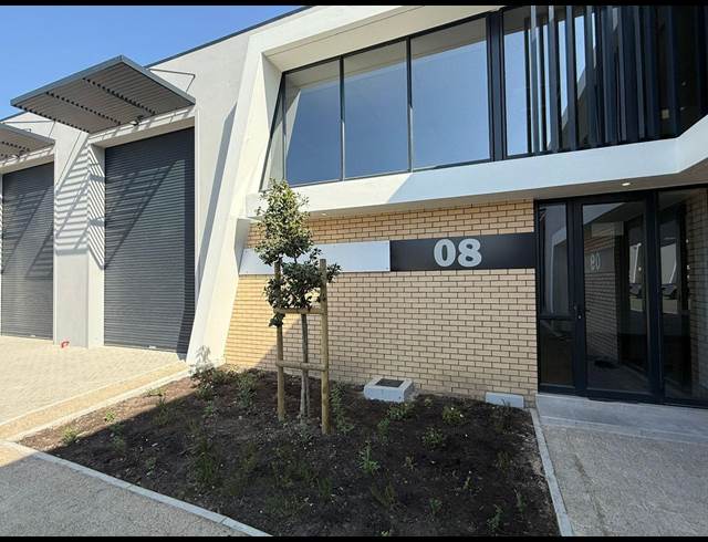 761M² WAREHOUSE TO LET IN STIKLAND INDUSTRIAL