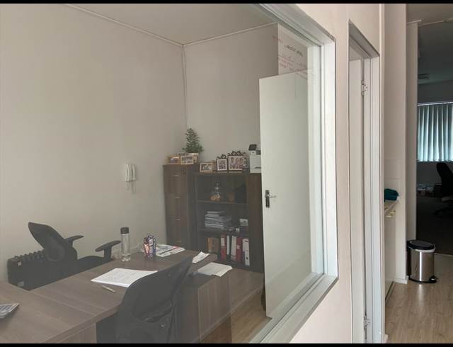 50M² OFFICE TO LET IN WESTLAKE