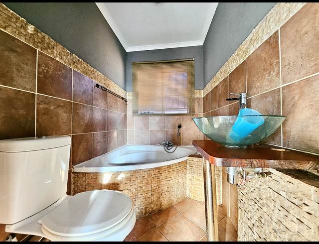 2 bed property to rent in BIRCHLEIGH