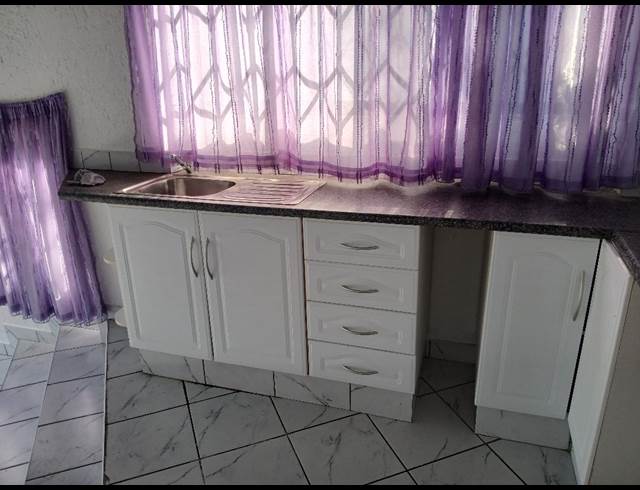 1 bed property to rent in GLENVISTA