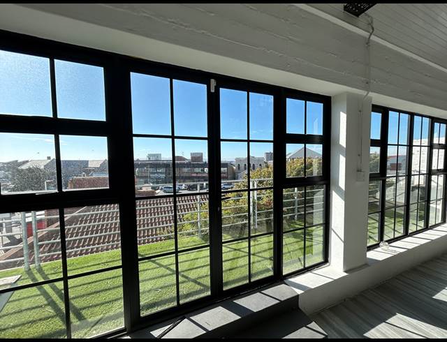 1,300M² BUILDING TO LET IN WOODSTOCK
