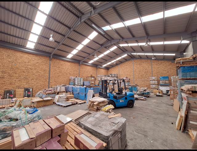 472M² WAREHOUSE TO LET IN STRIJDOMPARK