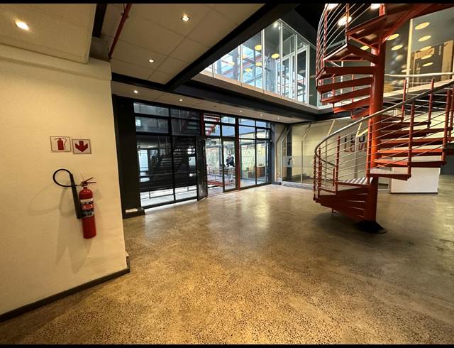 1,000M² OFFICE TO LET IN WOODSTOCK