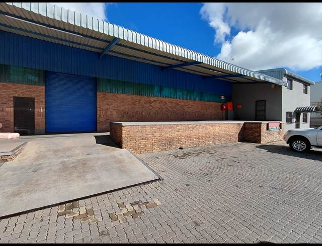 640M² WAREHOUSE TO LET IN POMONA