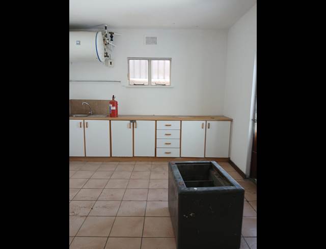 175M² OFFICE TO LET IN DAWNCLIFFE