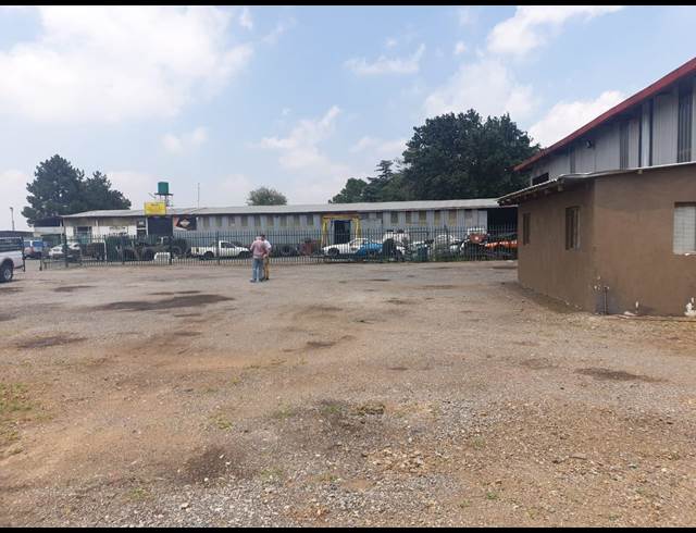 450M² WAREHOUSE TO LET IN BRENTWOOD PARK