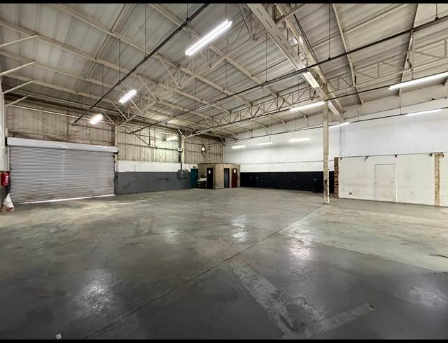 560M² WAREHOUSE TO LET IN HALFWAY HOUSE