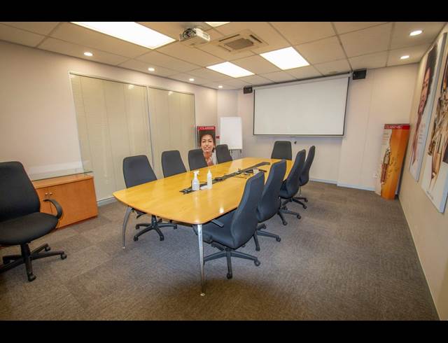 1,442M² OFFICE TO LET IN WAVERLEY