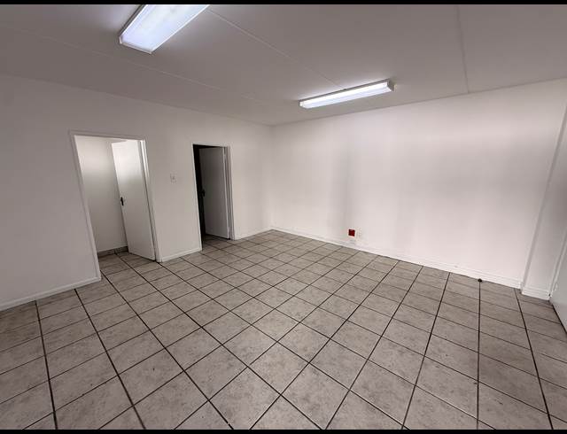 380M² WAREHOUSE TO LET IN PAROW INDUSTRIAL