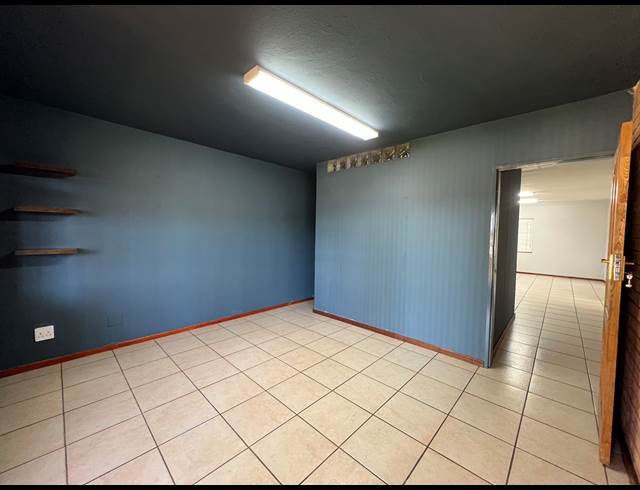 100.51M² OFFICE TO LET IN HIGHVELD