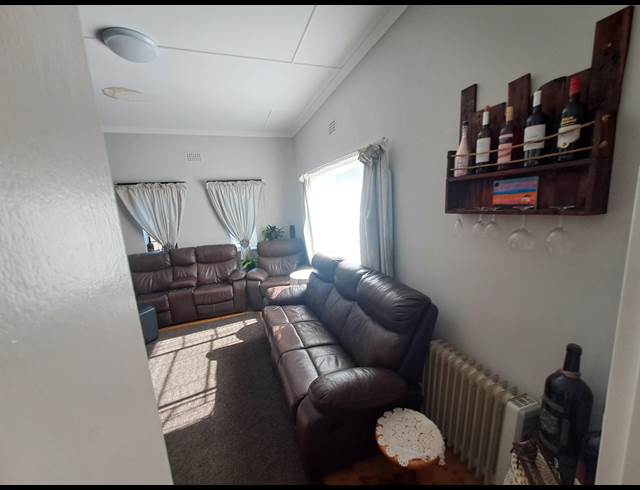 3 bed property to rent in ROUX PARK